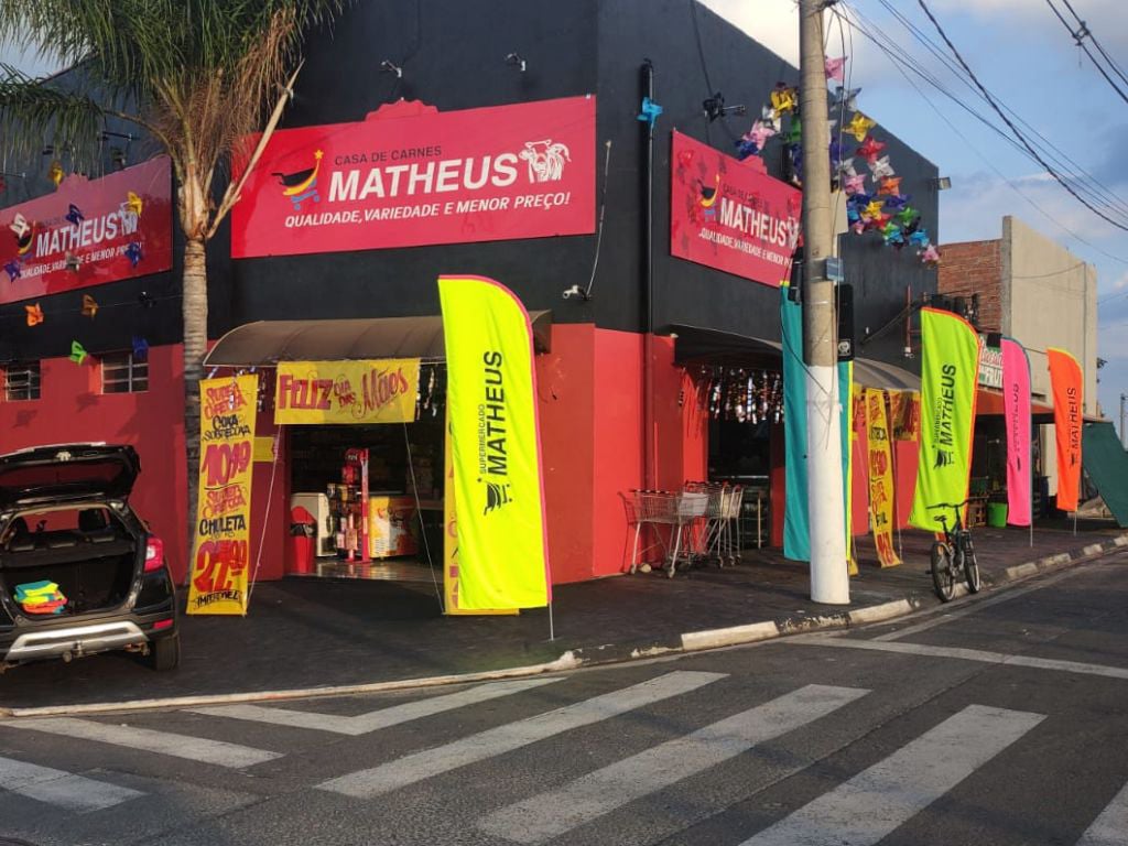 Wind Banner. Decoração de lojas Campinas